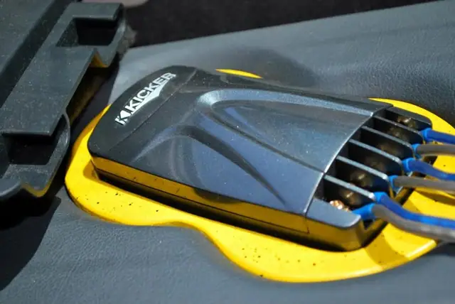 Audi TT — Kicker Demo Build — Galaxi Sound build 6