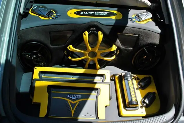 Audi TT — Kicker Demo Build — Galaxi Sound build 11