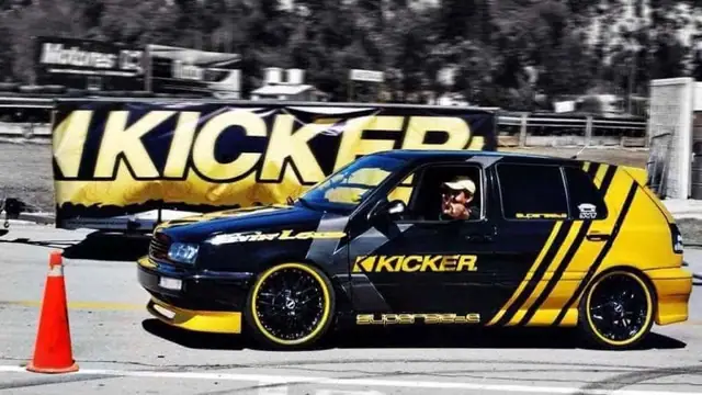 Volkswagen Golf — Kicker Build — Galaxi Sound build 3